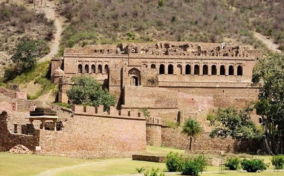 Bhangarh and Abhaneri Same Day Tour